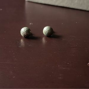 Gold elegant earrings